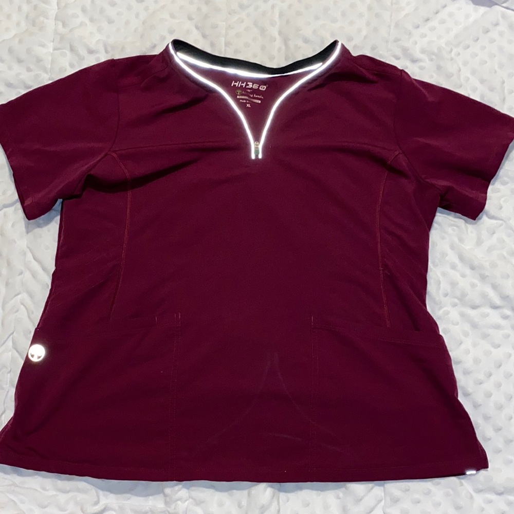 Healing Hands 360 Xl scrub top. Excellent condition. Smoke and pet free home.